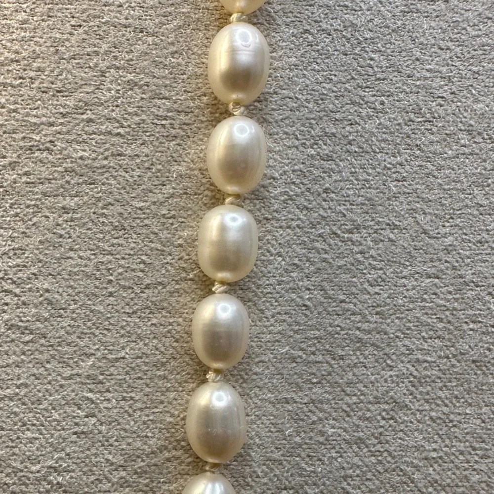 Vintage Women Freshwater Pearl Necklace 21in White Sterling Silver Clasp Oval